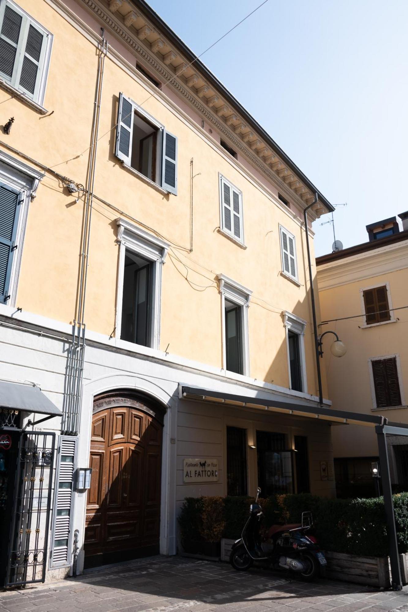 Apartment Apt Centrale Vista Lago Incredibile Posizione Desenzano del Garda